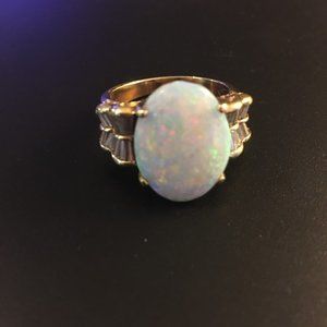 GORGEOUS OPAL RING WITH BAGUETTE DIAMONDS - 18 KT YELLOW GOLD - AUSTRALIAN OPAL